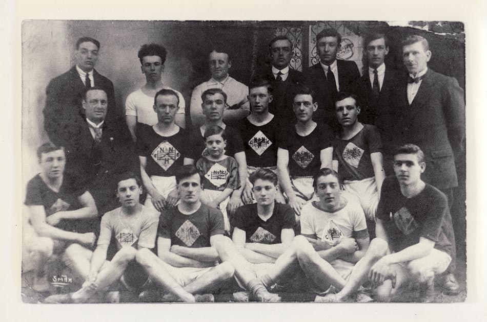 The birth of The club (November 1920)- Mansfield Branch Of Nottingham And Notts Harriers who became Mansfield Harriers & Athletics Club